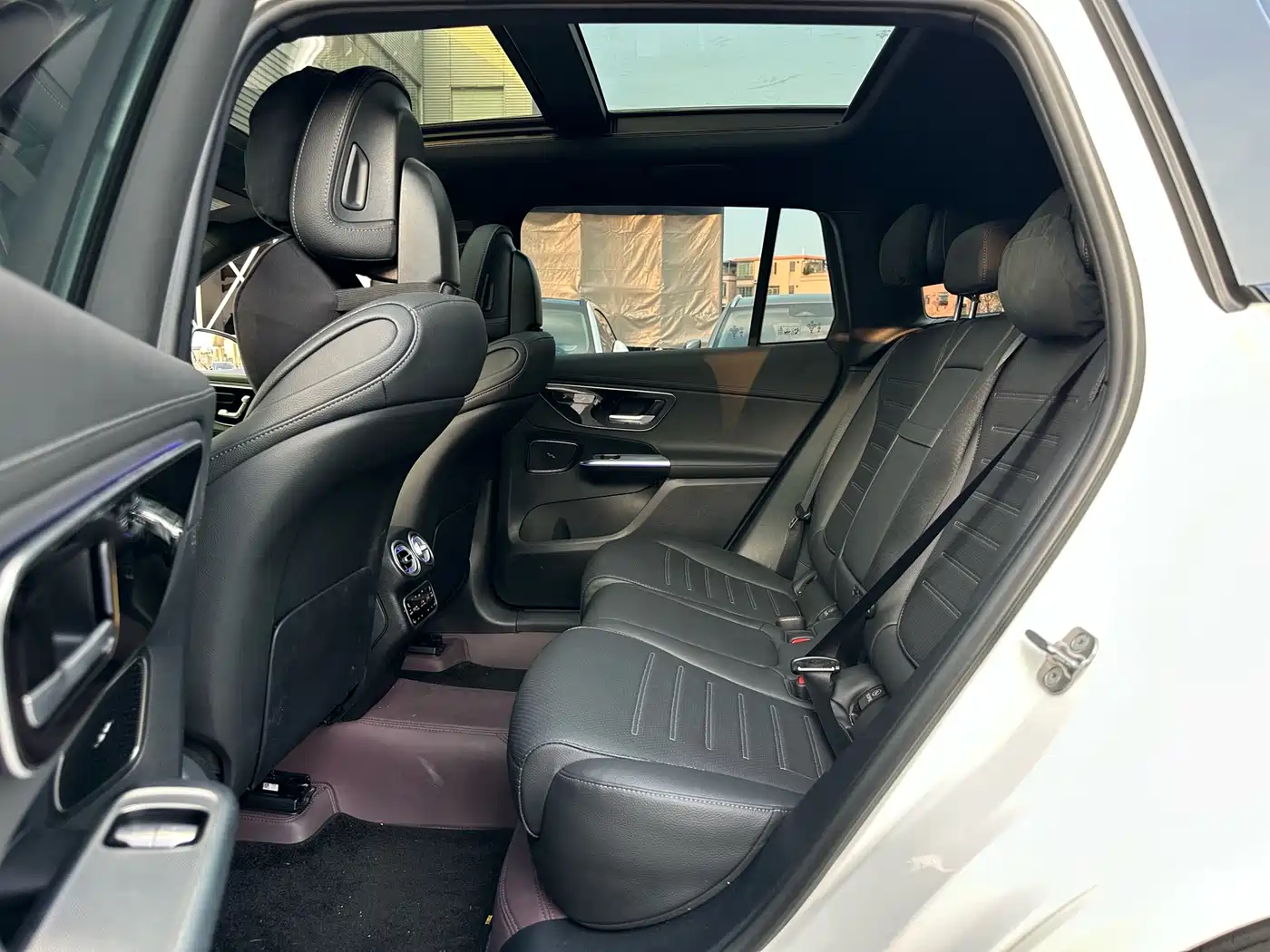 Mercedes-Benz GLC 2023 GLC 260 L 4MATIC Luxury 5-Seater фото 12