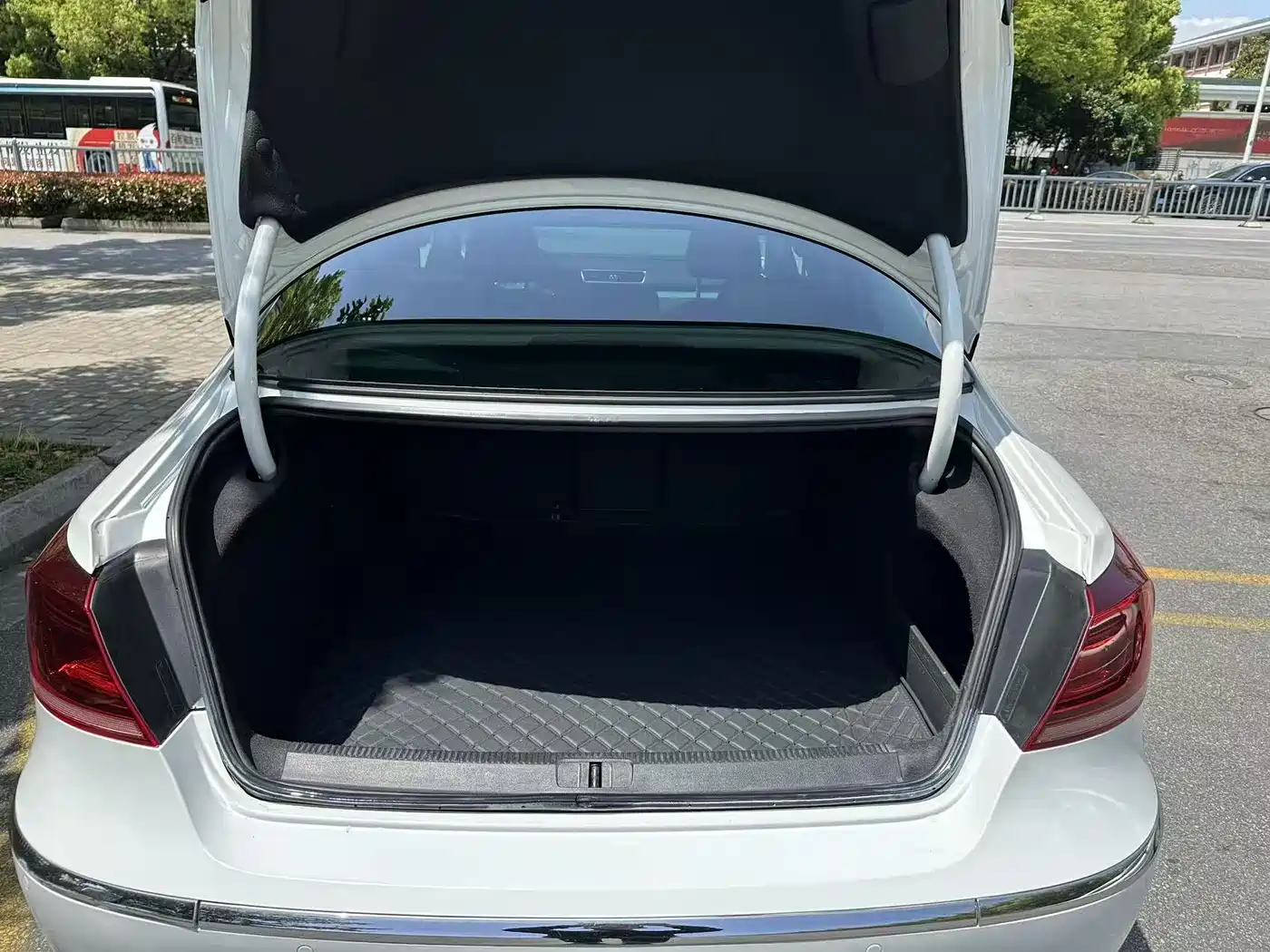 Volkswagen FAW-Volkswagen CC 2016 Model 1.8TSI Luxury фото 12