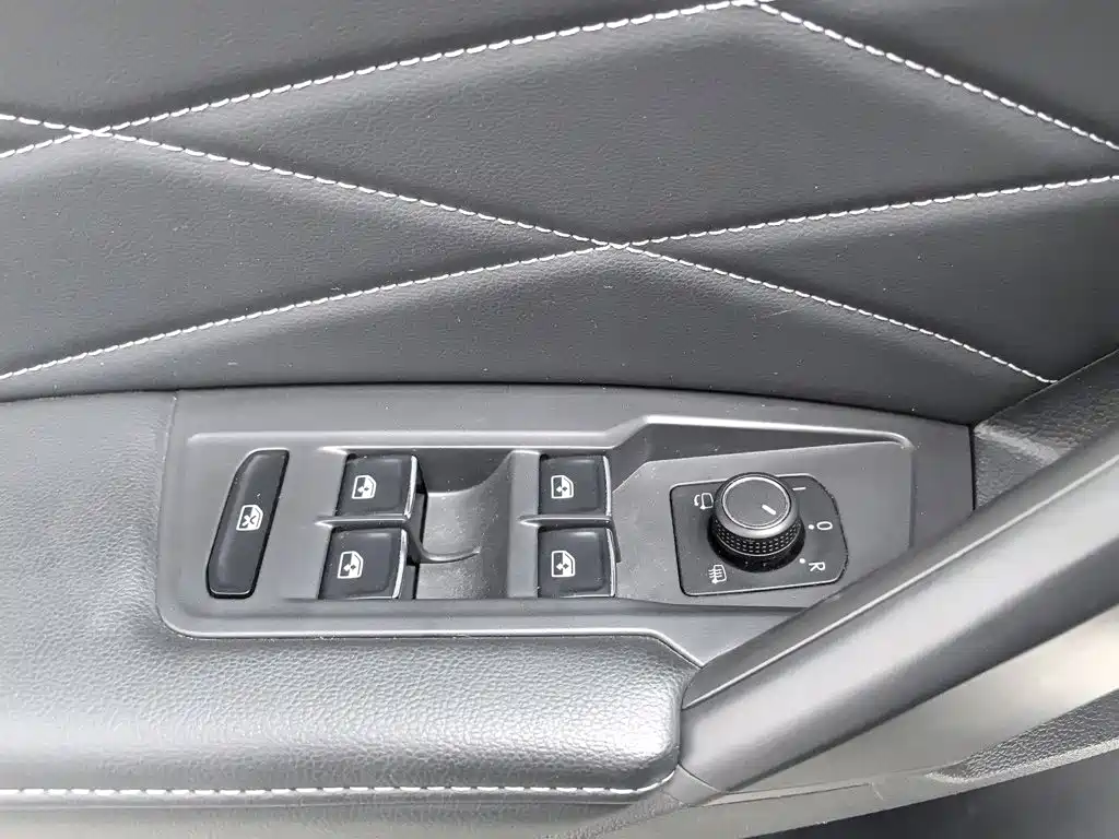 Фото 9 - Volkswagen Tiguan L