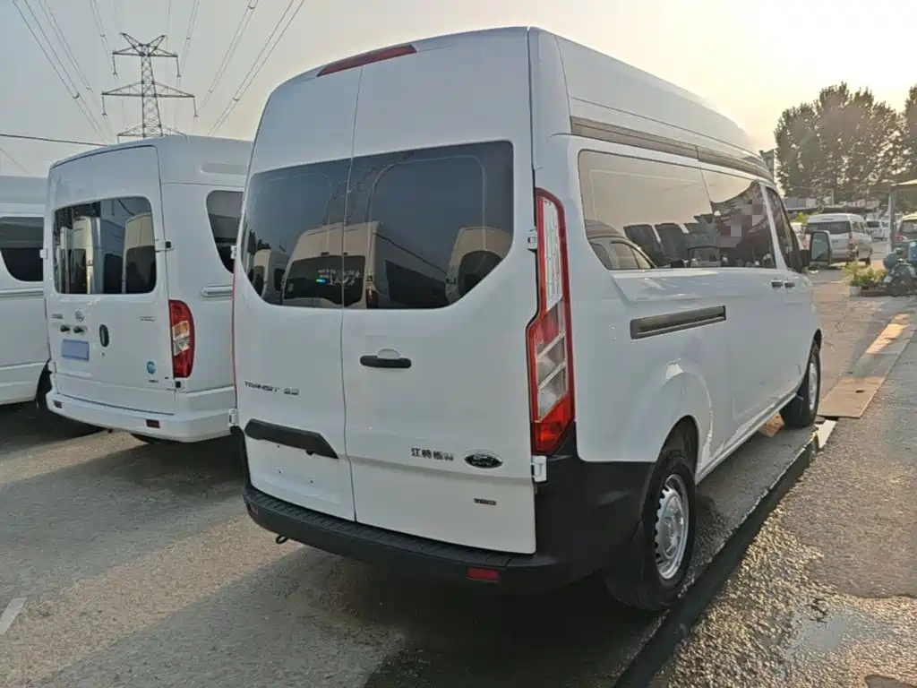 Ford Transit 2023 2019 2.0T Diesel Multi-Purpose Commercial Vehicle Medium Wheelbase Medium Roof 6-Seater China VI