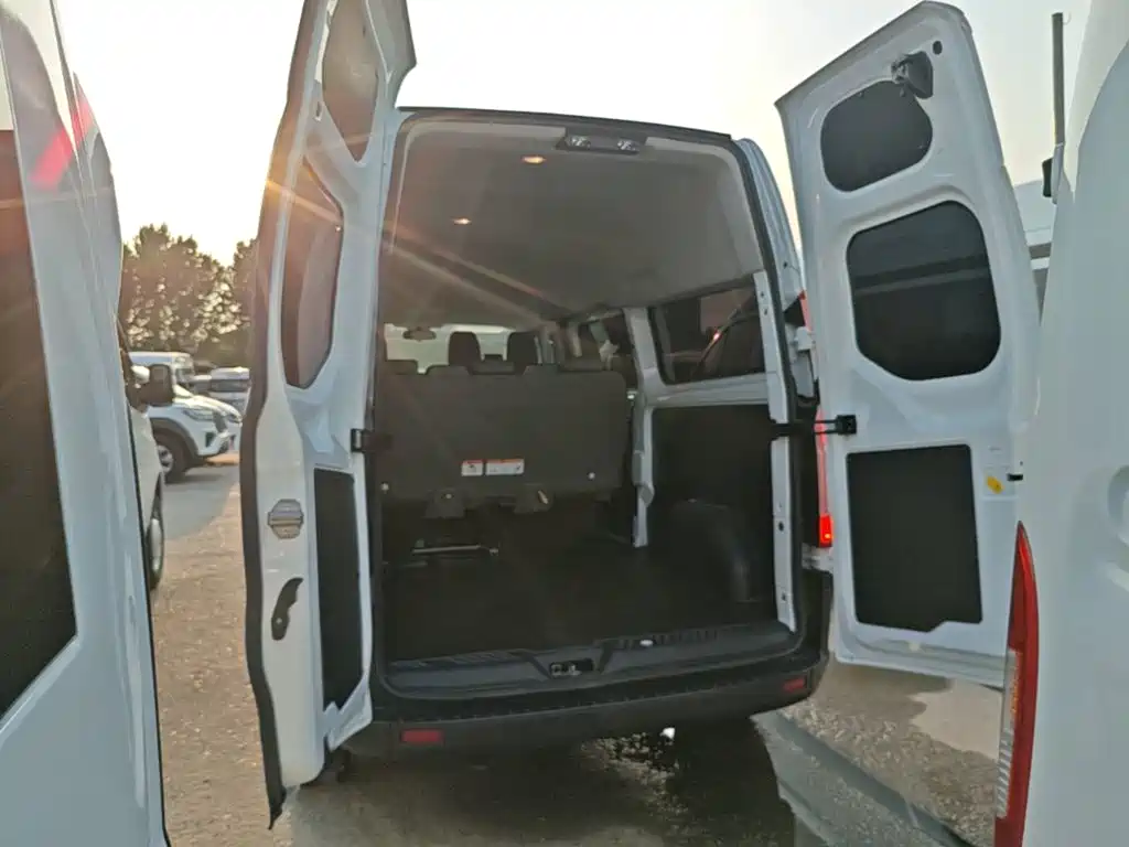 Ford Transit 2023 2019 2.0T Diesel Multi-Purpose Commercial Vehicle Medium Wheelbase Medium Roof 6-Seater China VI