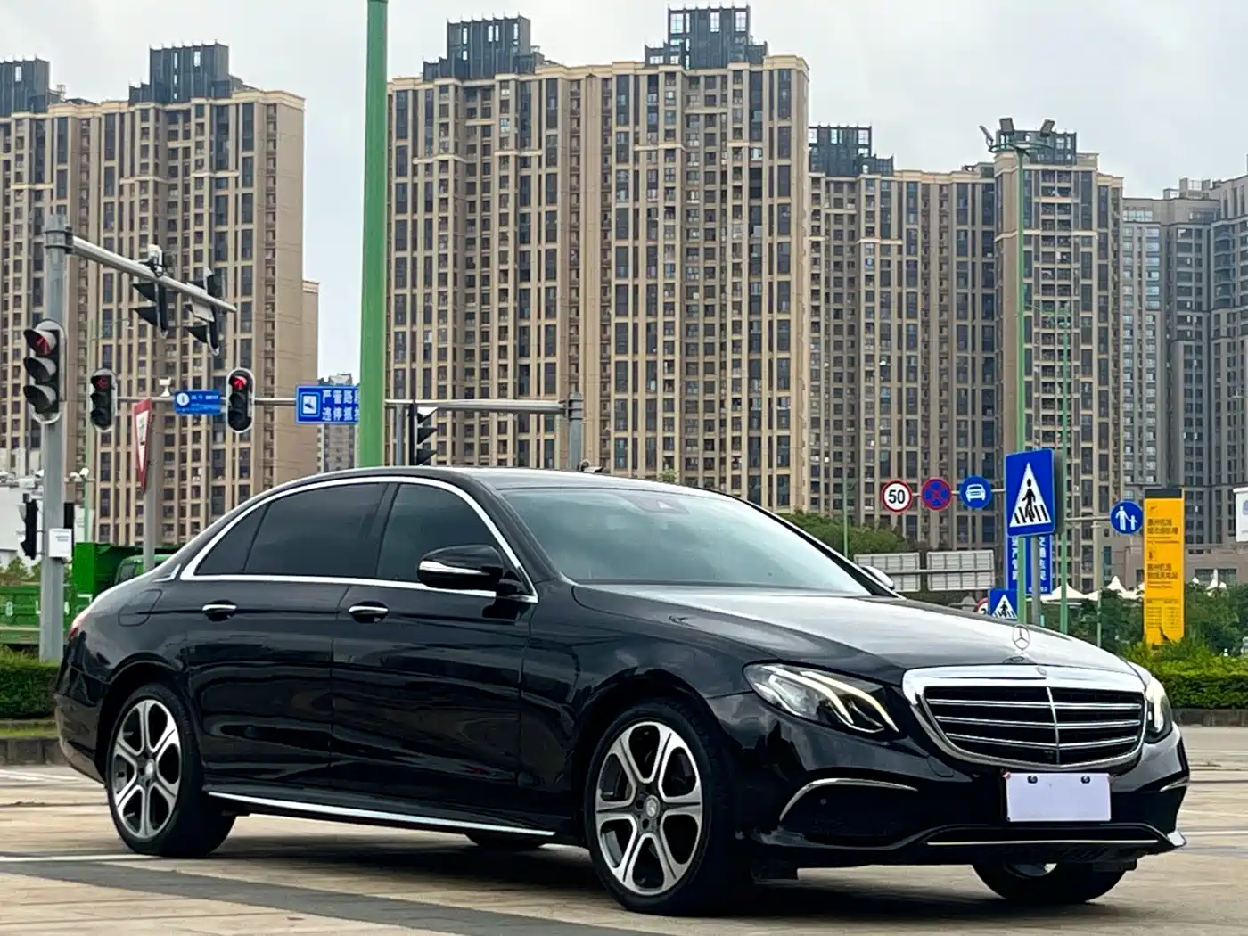 Mercedes-Benz E-Class 2016 E 300 L Sport Fashion Type фото 3