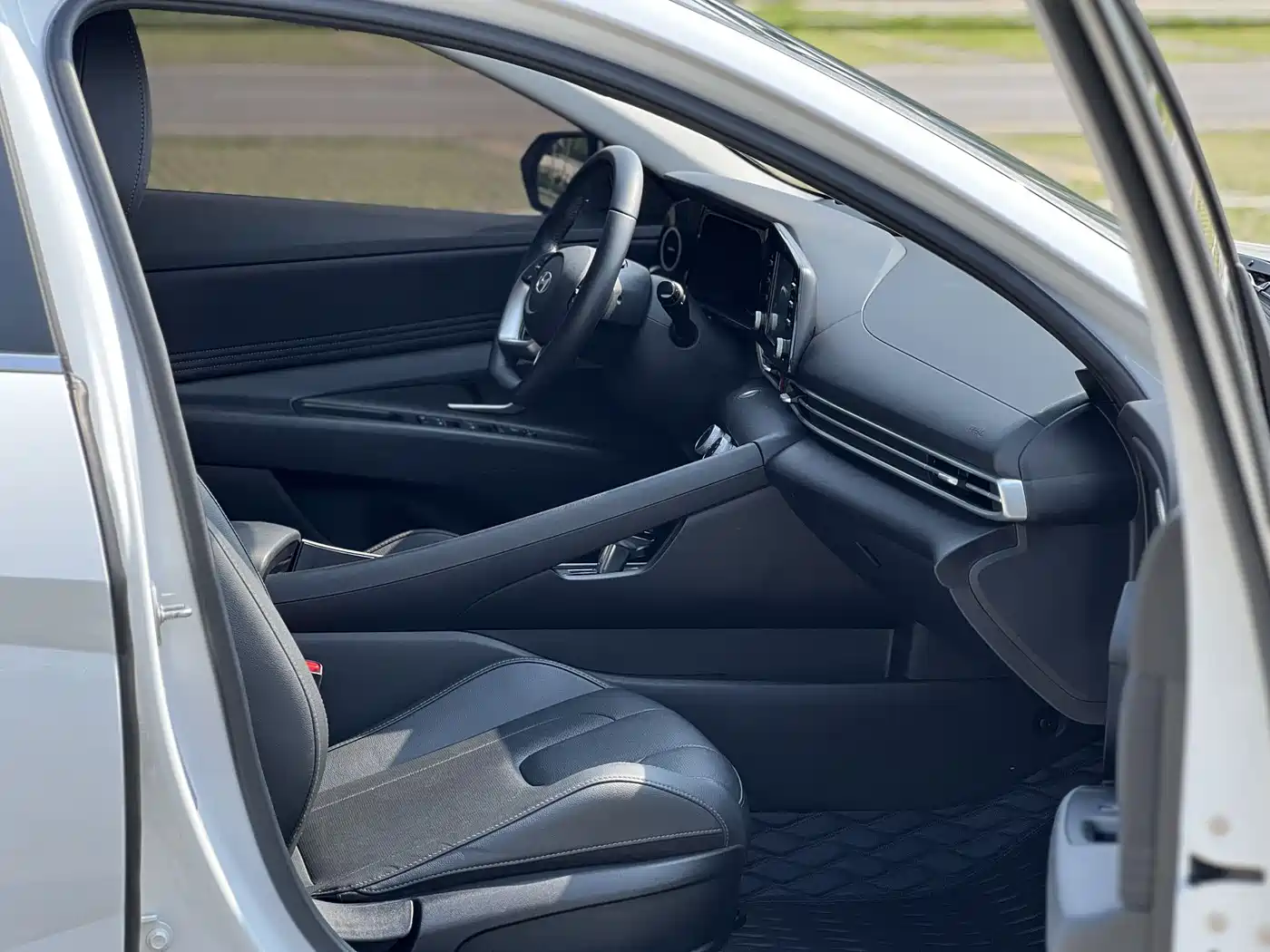 Hyundai Elantra 2023 1.5L CVT GLX Elite Edition фото 11