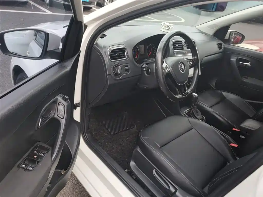 Volkswagen Polo 2016 1.6L Automatic Comfort фото 16