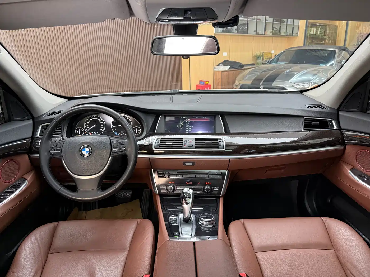 BMW 5 Series GT 2013 535i Elegance фото 19