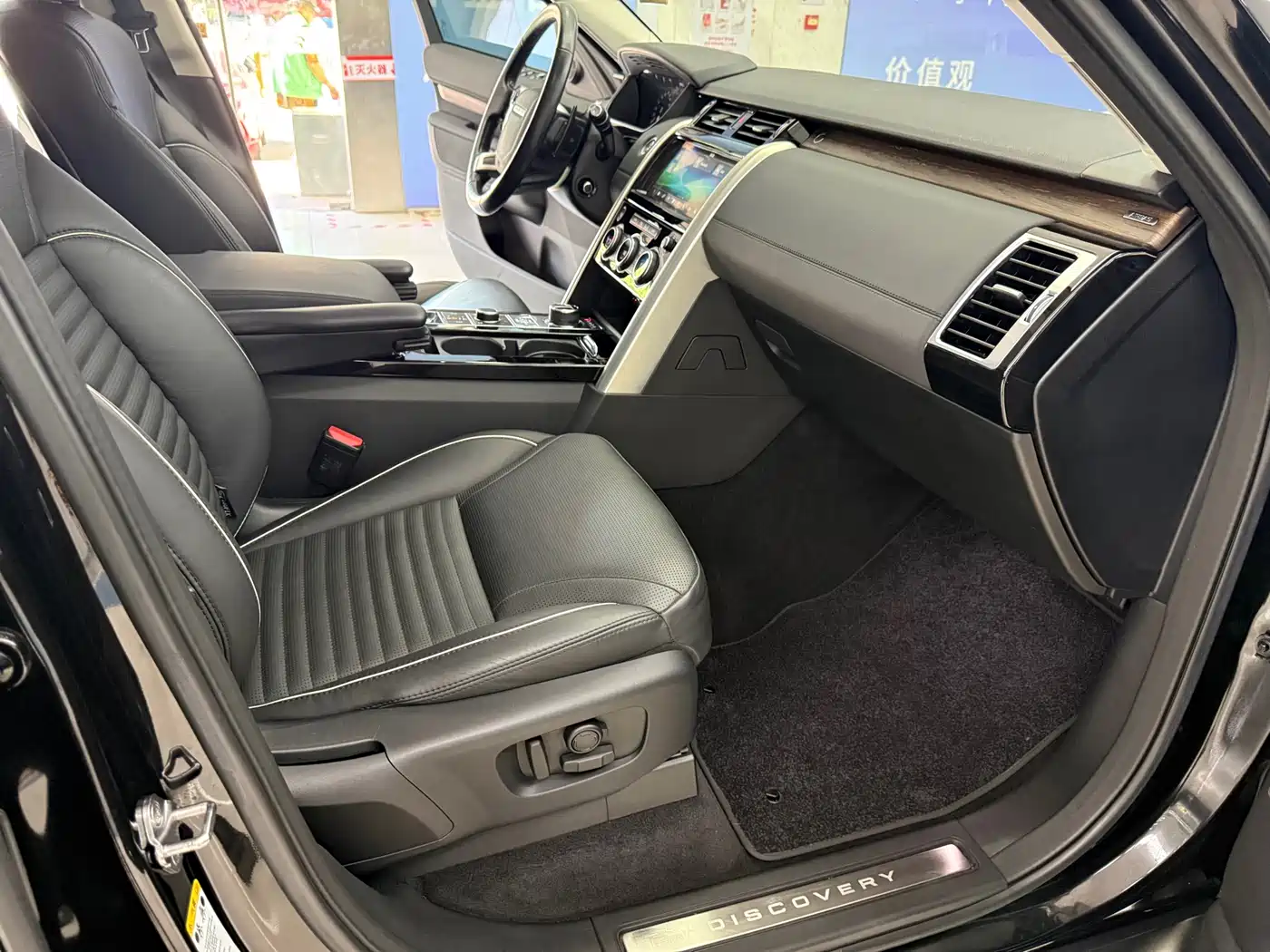 Land Rover Discovery 2018 3.0 SC V6 HSE фото 17