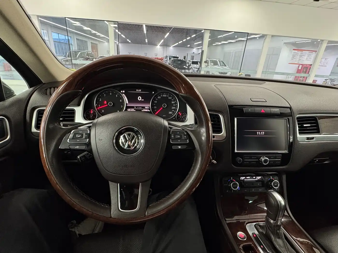 Volkswagen Touareg 2011 3.0TSI Premium фото 14