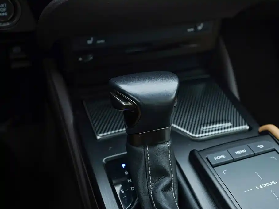 Фото 8 - Lexus ES