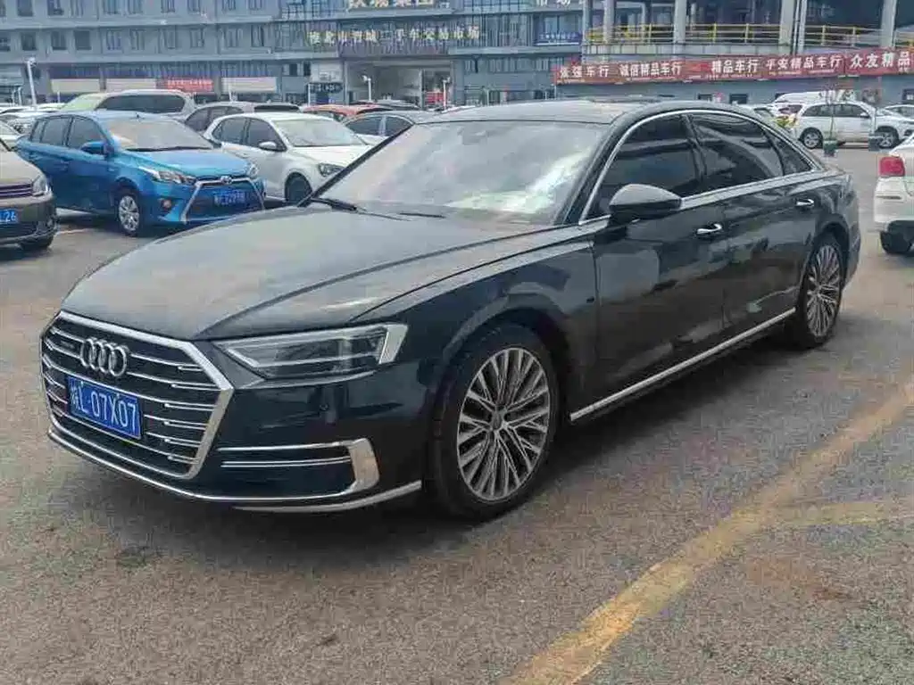 Фото 1 - Audi A8