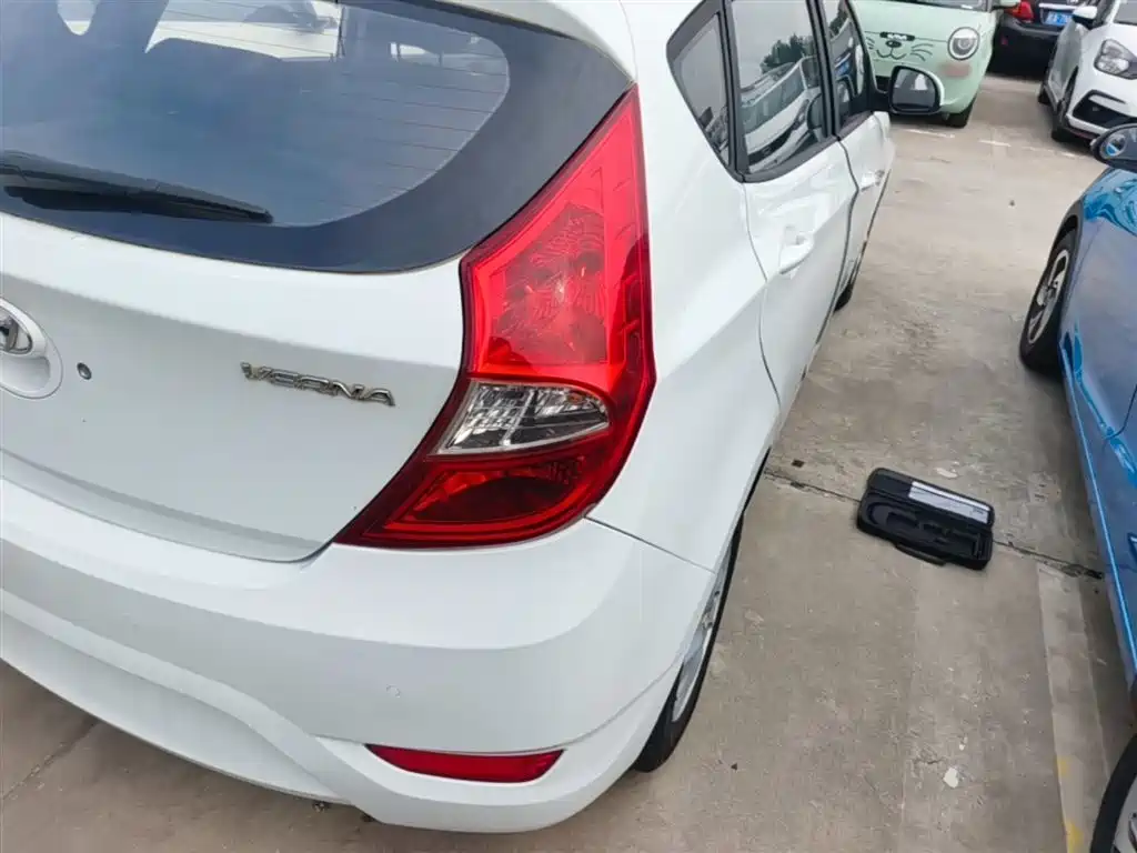 Hyundai Reina 2014 Model 1.4L Automatic GLX фото 8