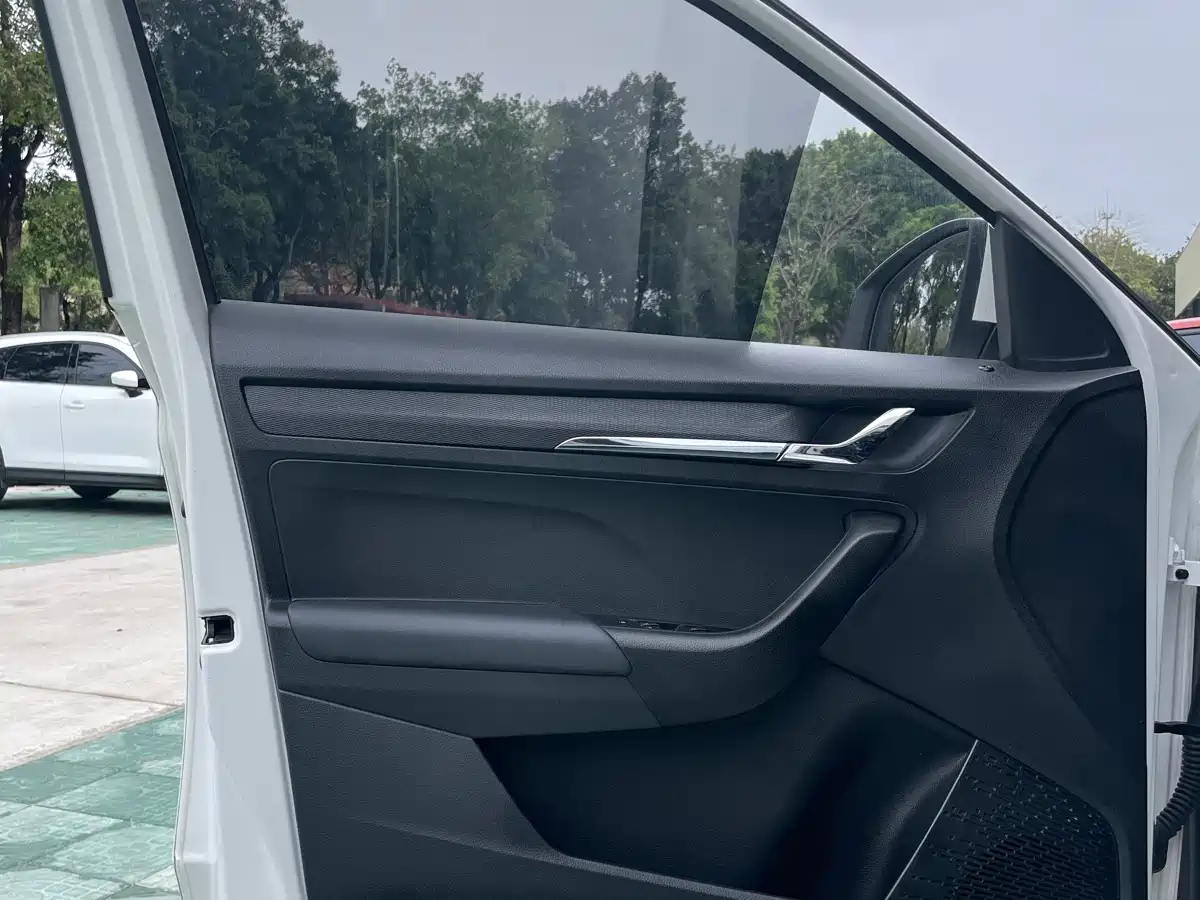 Škoda Kamiq 2022 1.5L Automatic Comfort Edition фото 16