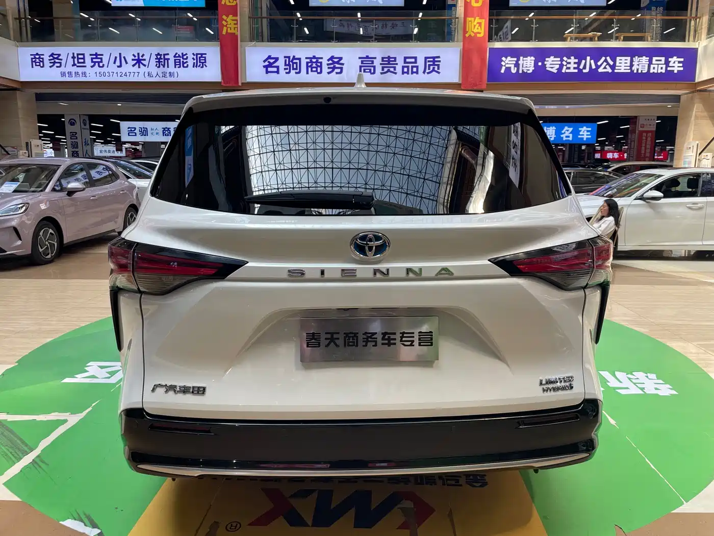 Toyota Sienna 2021 2.5L Hybrid Premium Edition фото 6