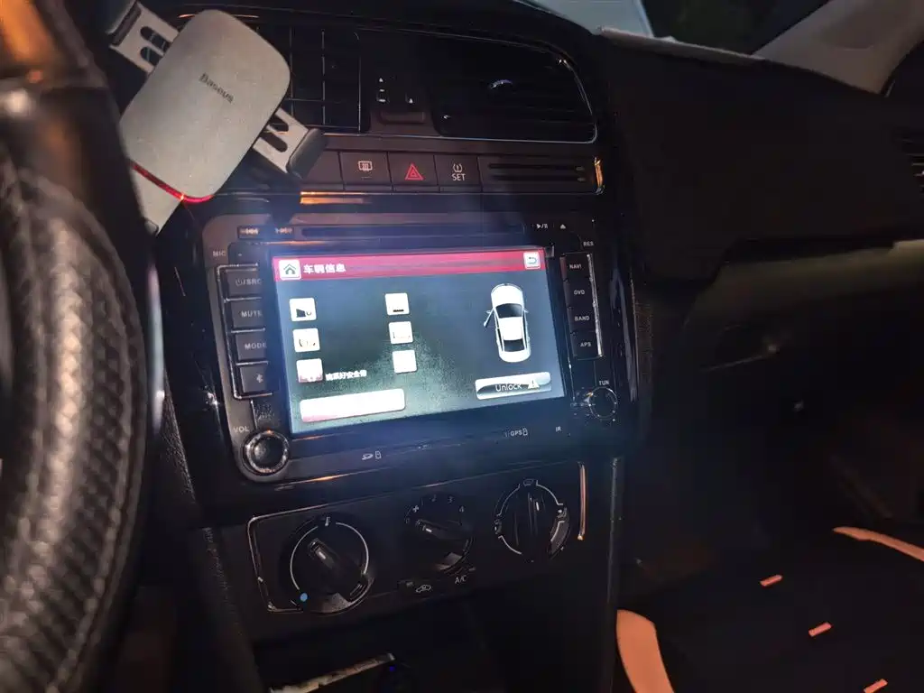 Volkswagen Polo 2014 1.6L Manual Comfort Edition фото 14