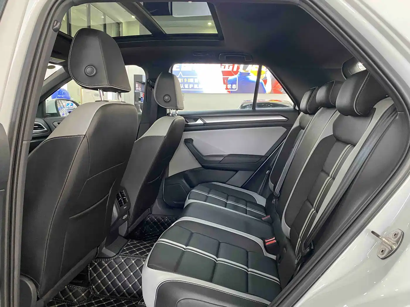 Volkswagen T-ROC 2025 Facelift 300TSI DSG 2WD Dawn Edition фото 17