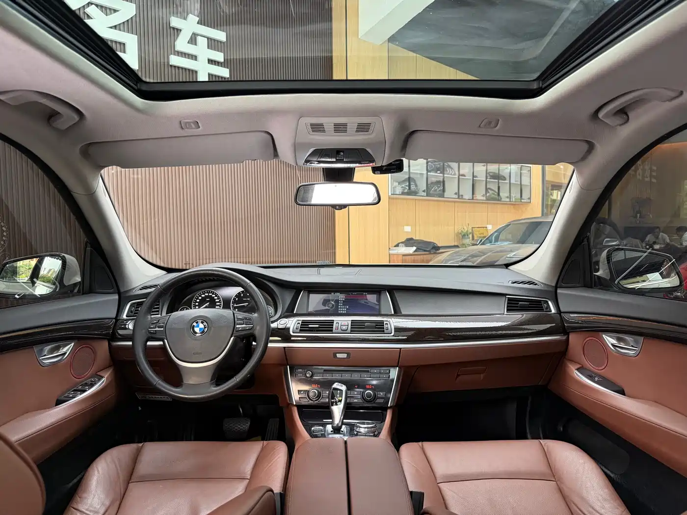BMW 5 Series GT 2013 535i Elegance фото 18