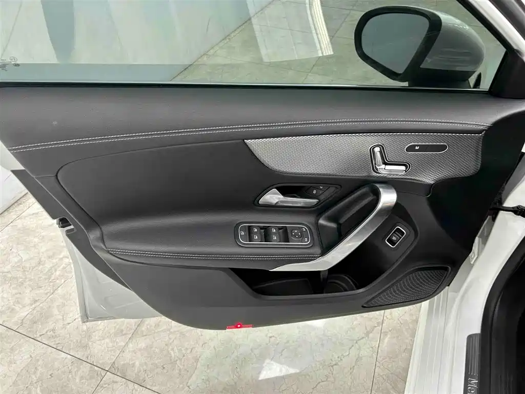 Mercedes-Benz A-Class 2023 A 180 L фото 13