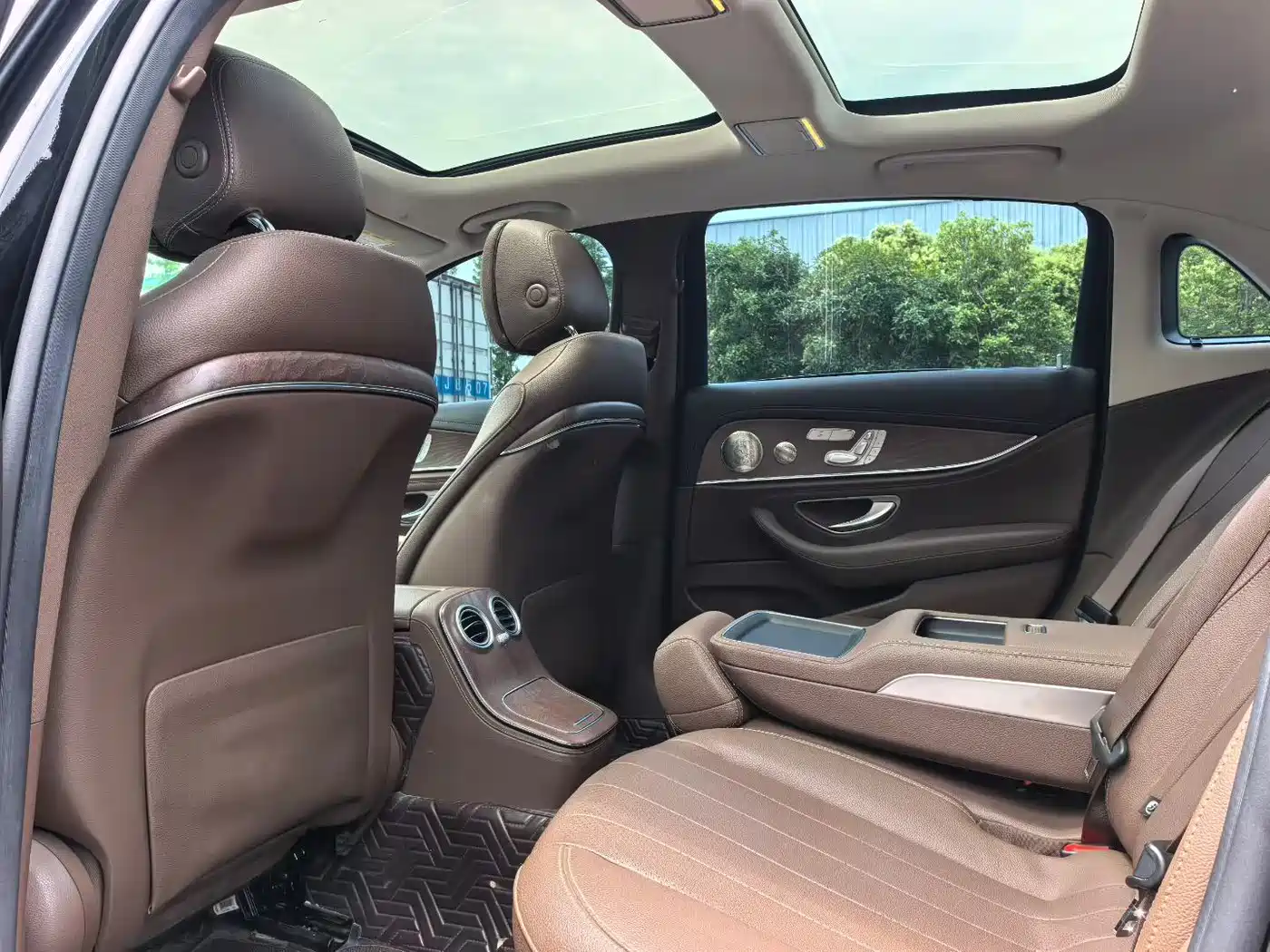Mercedes-Benz E-Class 2023 E 300 L Luxury фото 4
