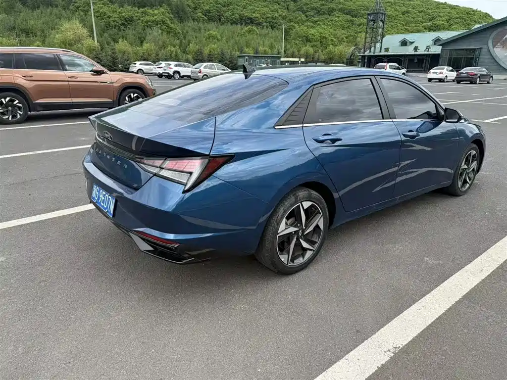 Hyundai Elantra 2022 1.5L CVT GLX Elite Edition фото 4