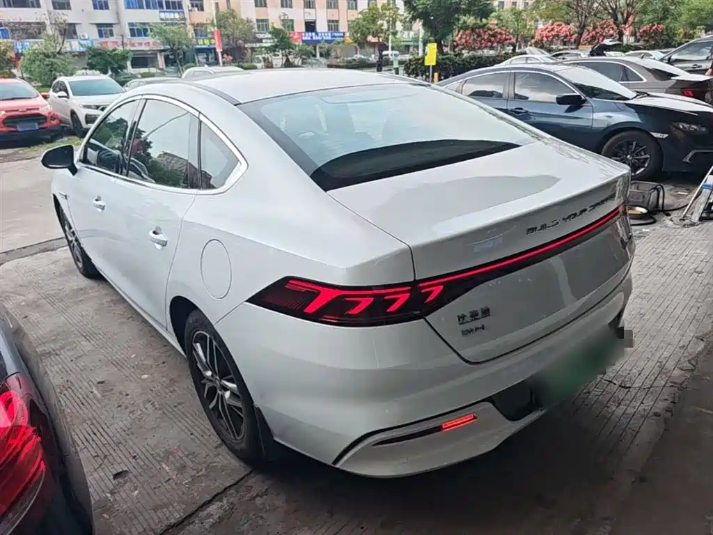 BYD Qin PLUS 2021 DM-i 55KM Flagship фото 5