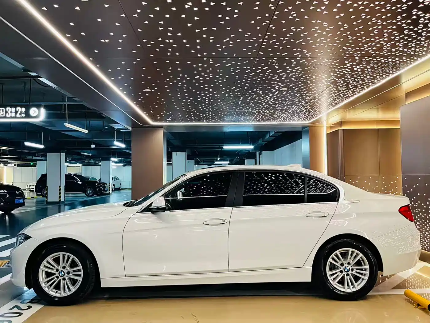 BMW 3 Series 2014 320Li Fashion фото 2