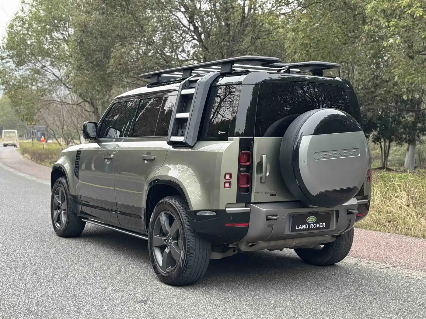 LAND ROVER DEFENDER