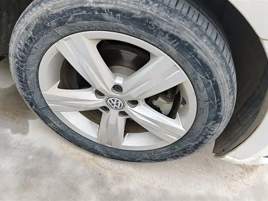 Volkswagen Lavida 2017 1.6L Automatic Trend Edition фото 6