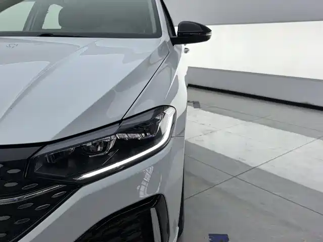 Volkswagen Lavida 2024 Model 300TSI DSG Starlight Leading Edition — фото 5