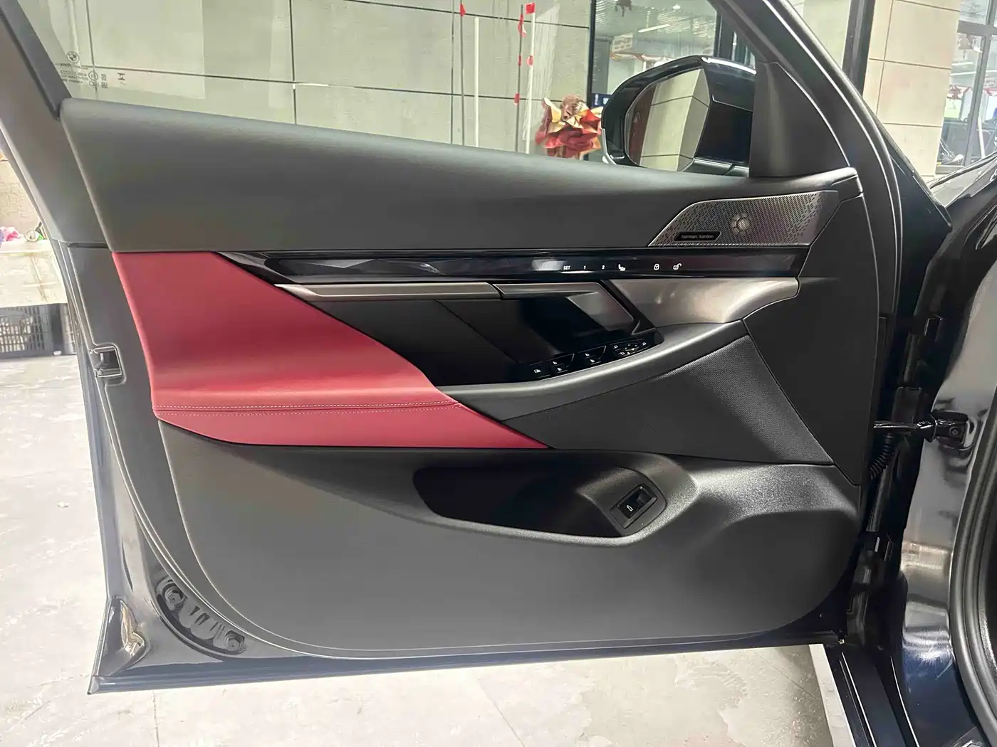 BMW 5 Series 2025 530Li Leading M Sport Package фото 8