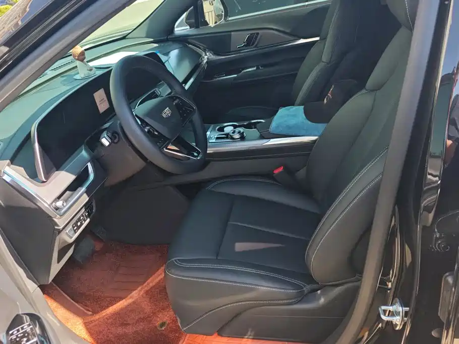 Фото 9 - Cadillac XT5