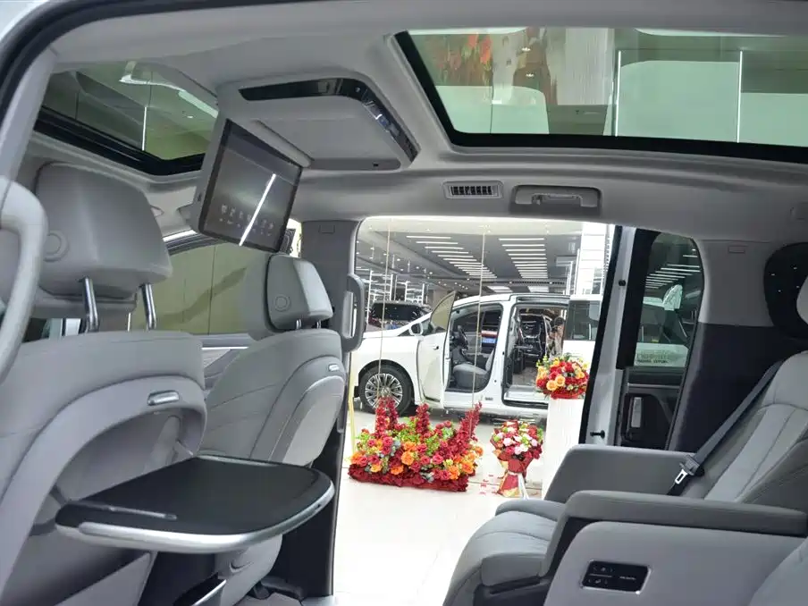 Buick GL8 2025 Land Honor Premium Edition фото 13