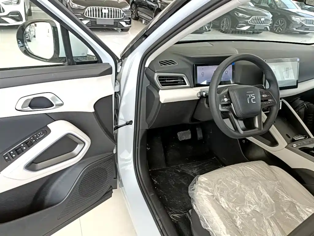 BYD Yuan UP 2025 Model 301KM Navigator фото 16