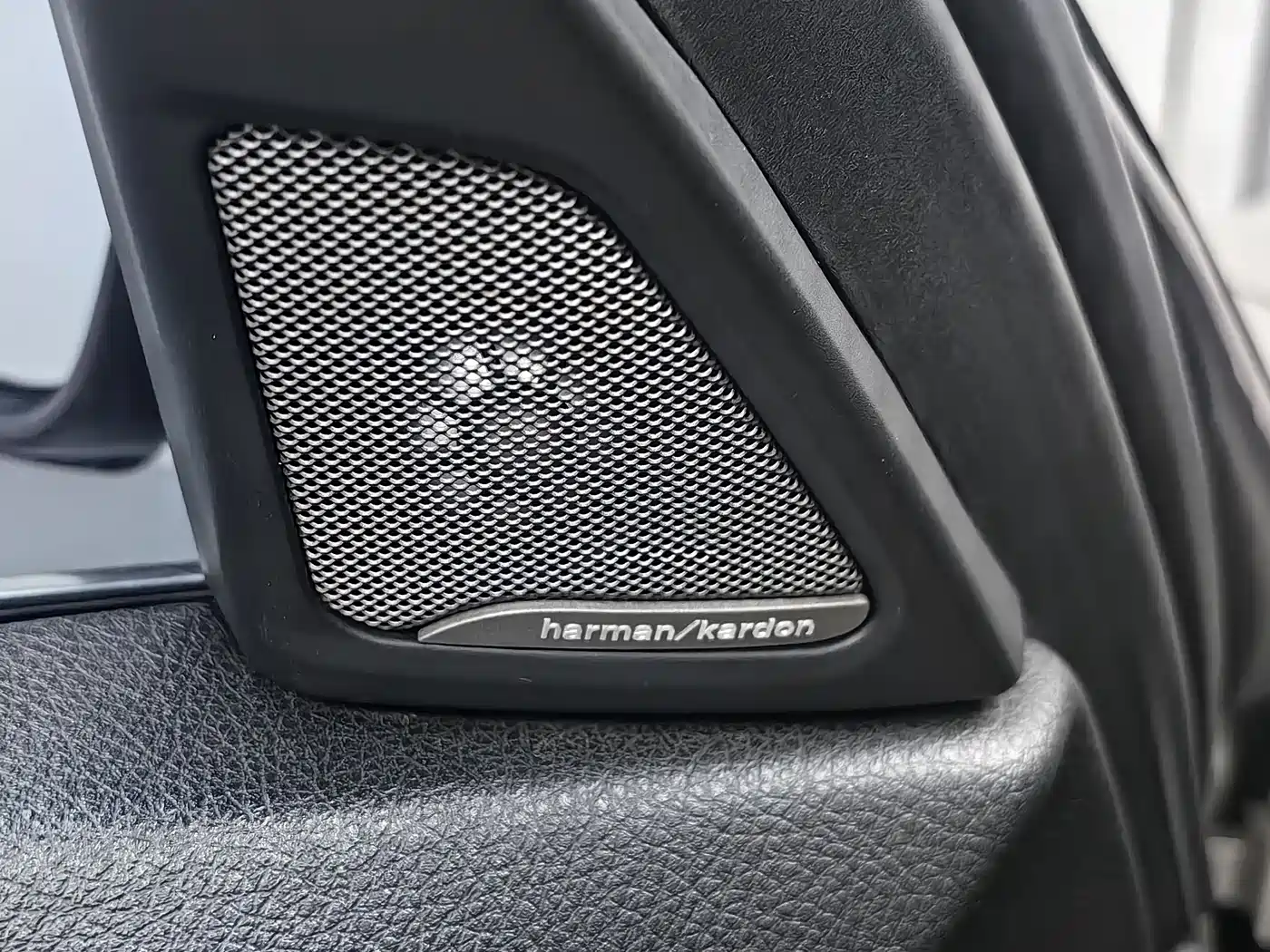 BMW 5 Series 2017 520Li Classic Edition фото 10