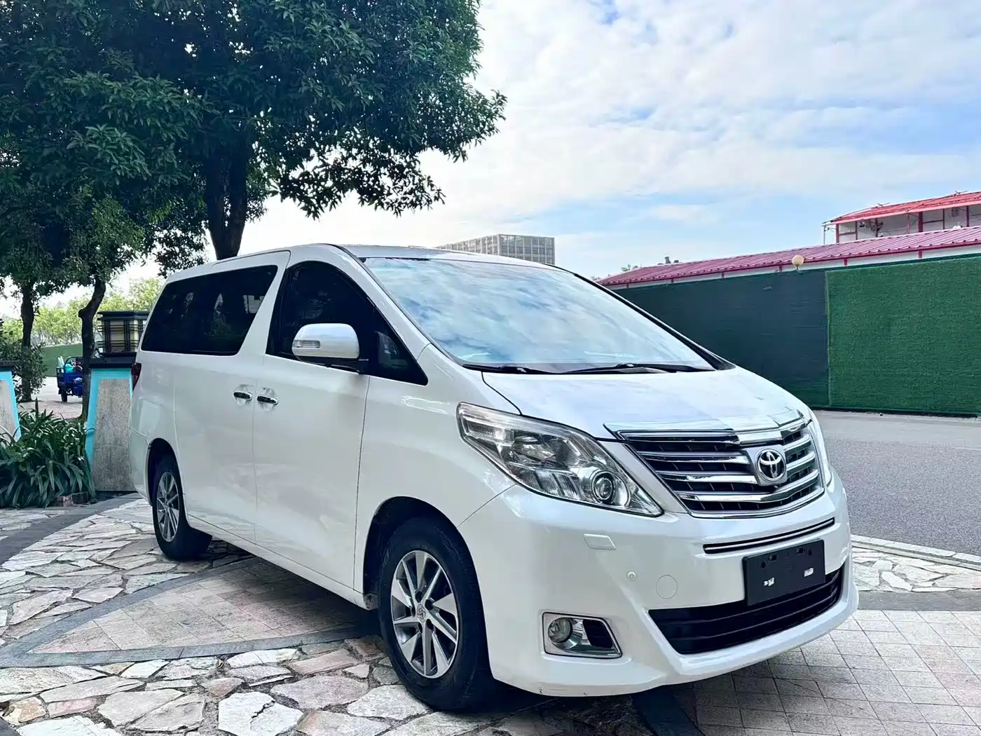 Toyota Alphard 2012 2.4L Luxury Edition фото 3