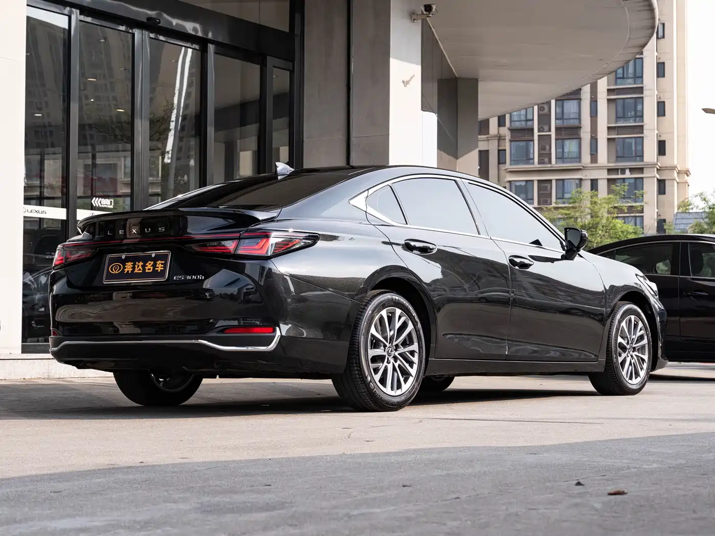 Lexus ES 2025 300h Ultimate Edition фото 3