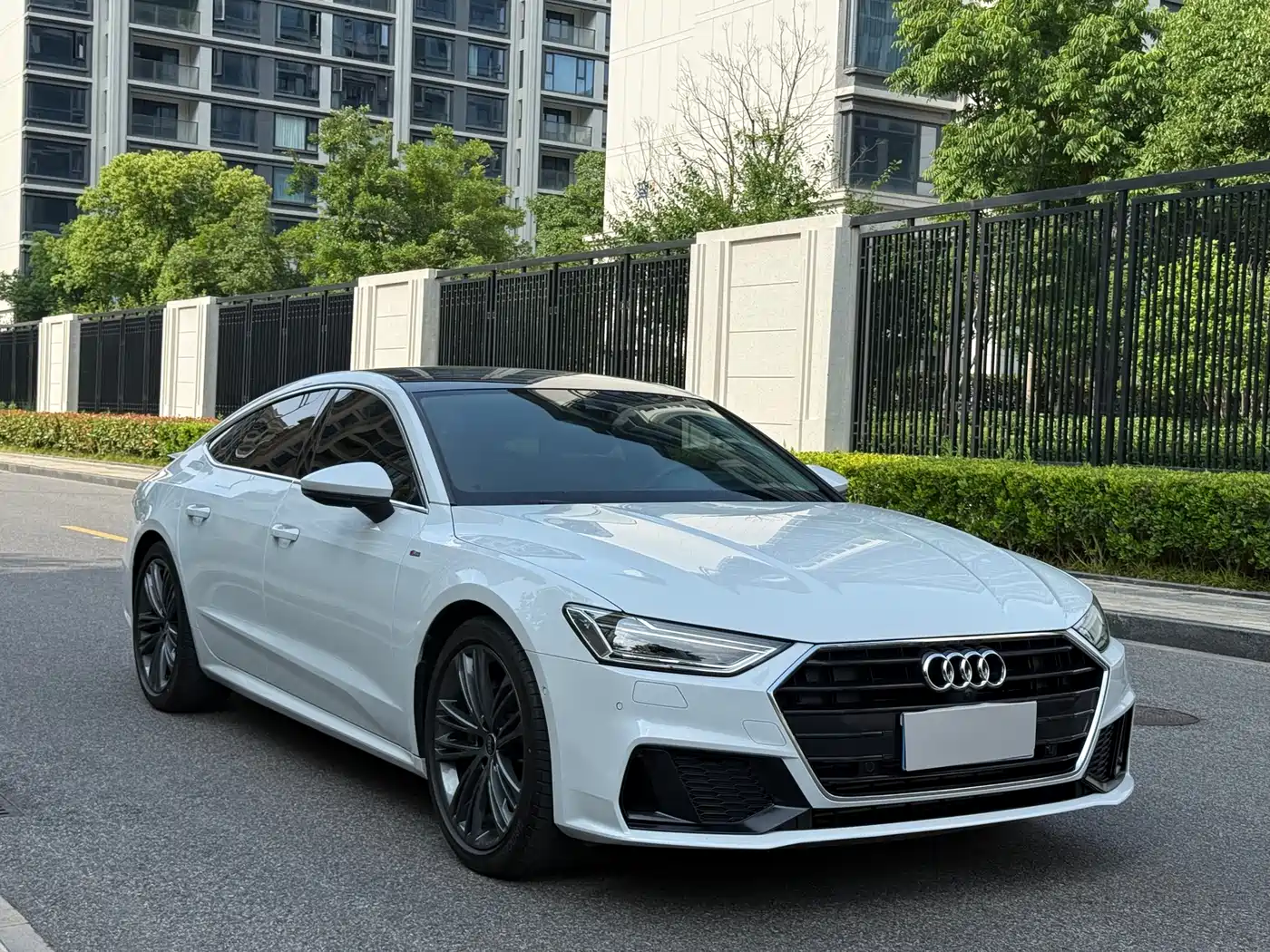 Audi A7 2023 Model 45 TFSI Premium Selection Edition фото 2
