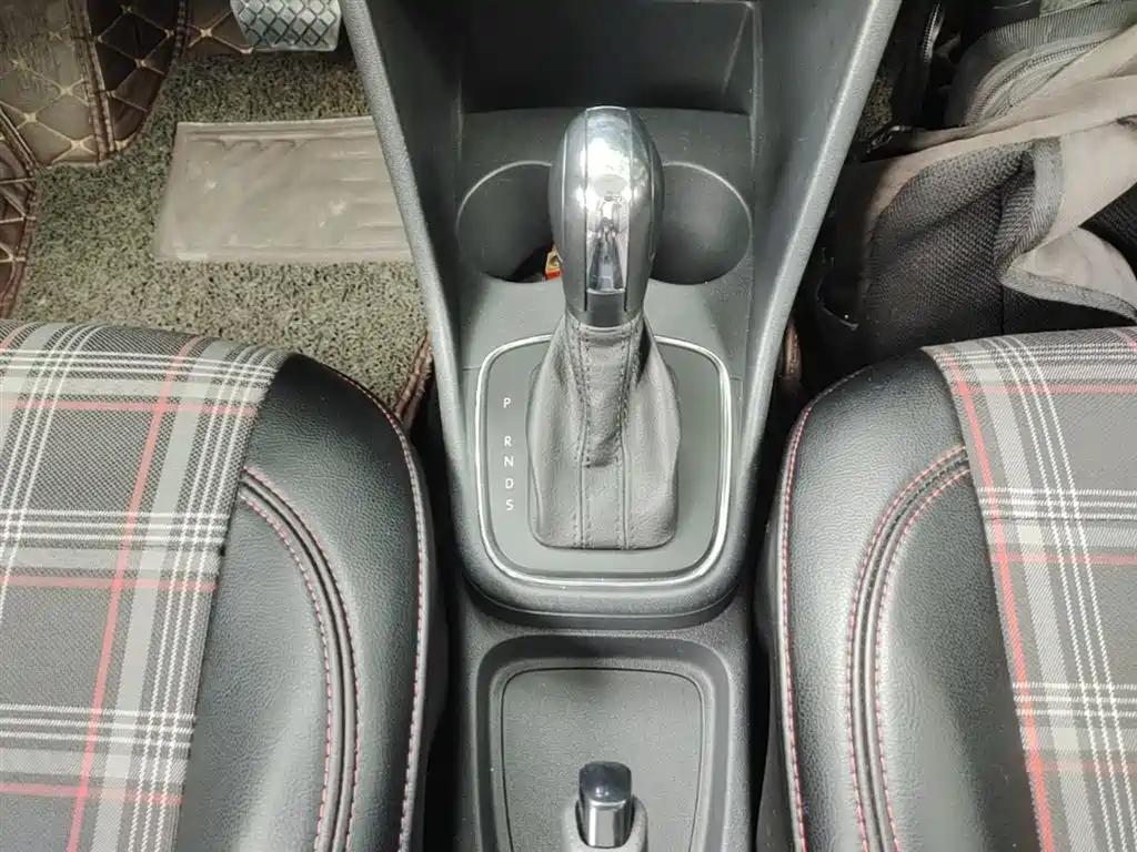Volkswagen Polo 2016 1.4L Automatic Trend фото 14