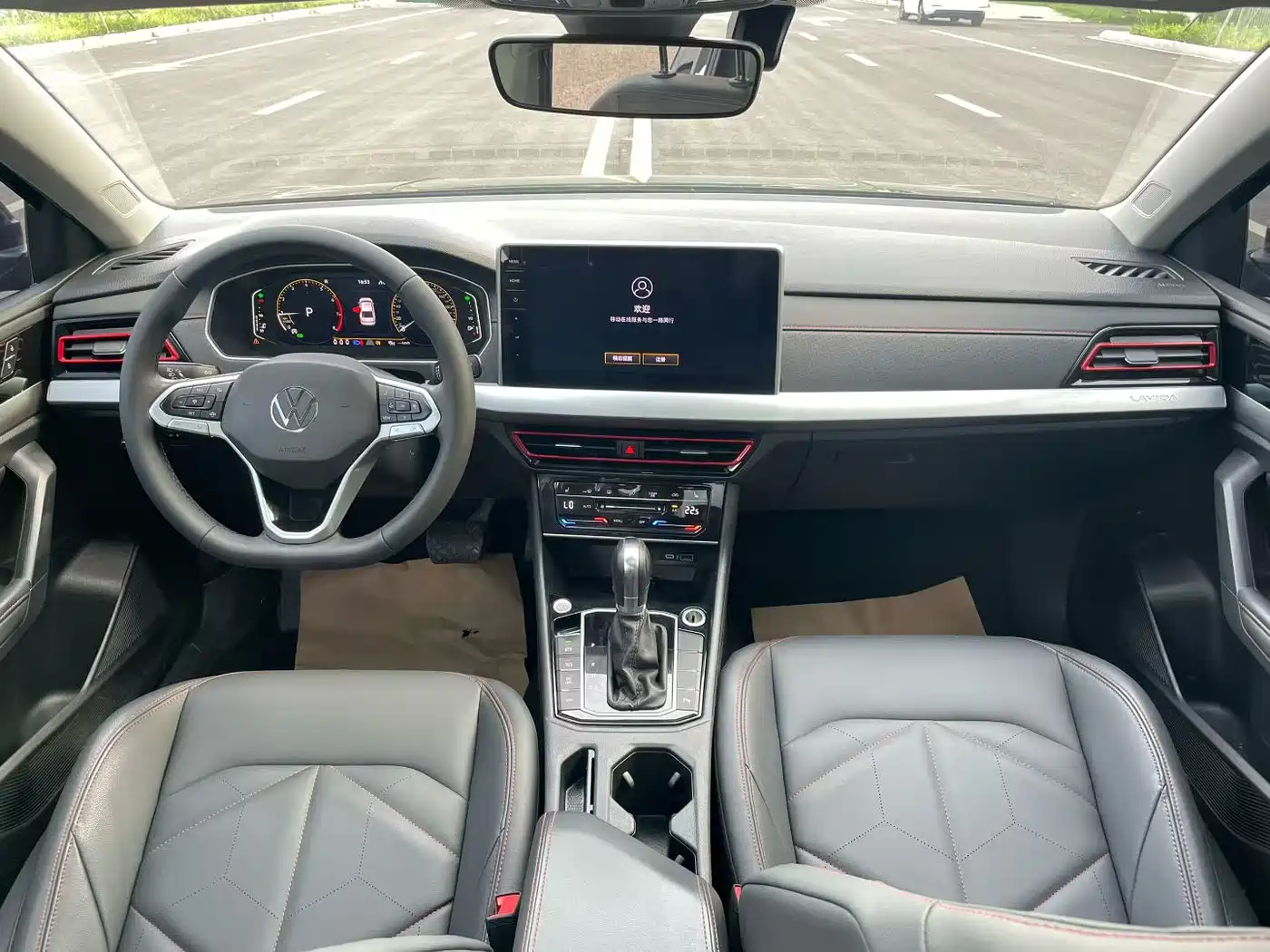 Volkswagen Lavida 2023 Model 300TSI DSG Starlight Leading Edition фото 5