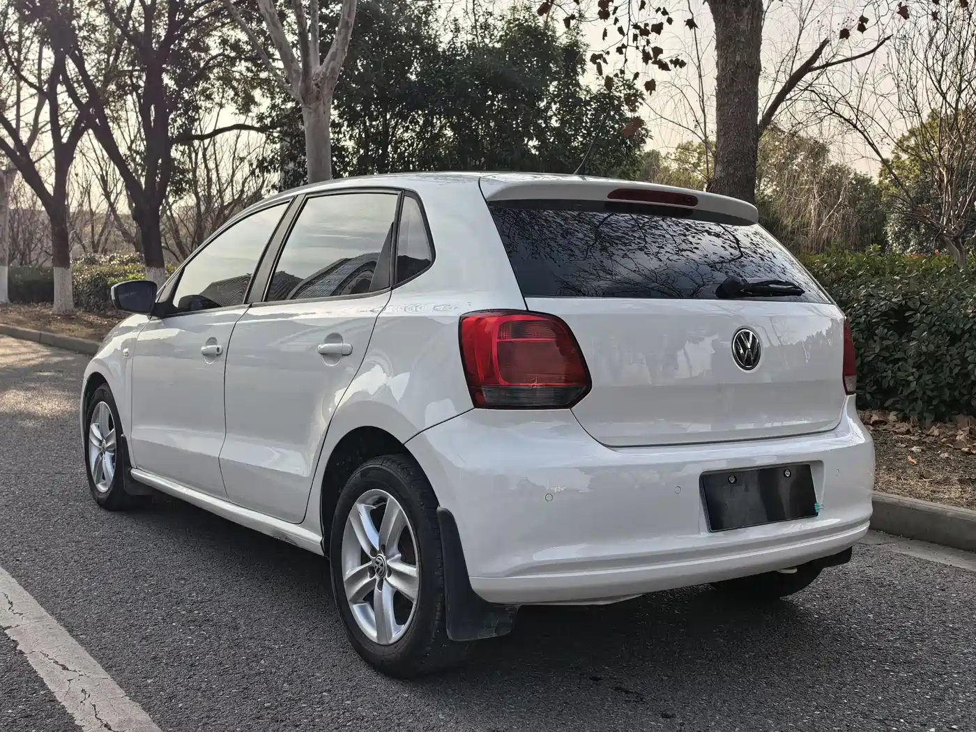 Volkswagen Polo 2011 1.6L Automatic Style Edition фото 6