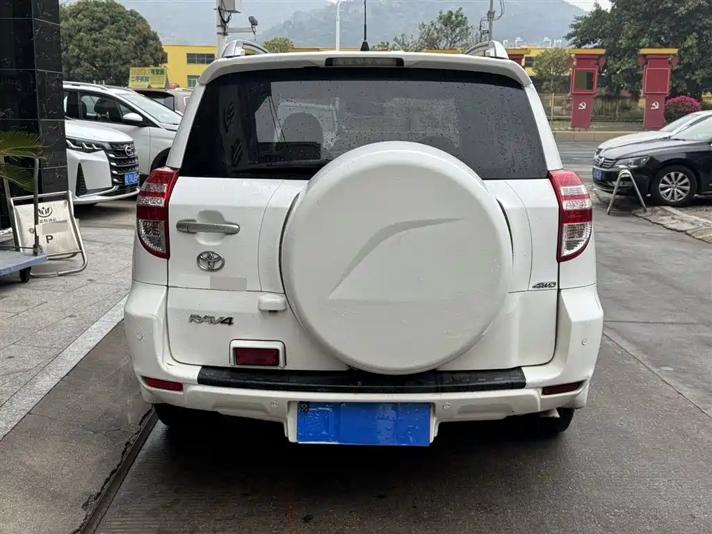 Toyota RAV4 Rongfang 2012 Styling Edition 2.4L Automatic 4WD Luxury фото 5