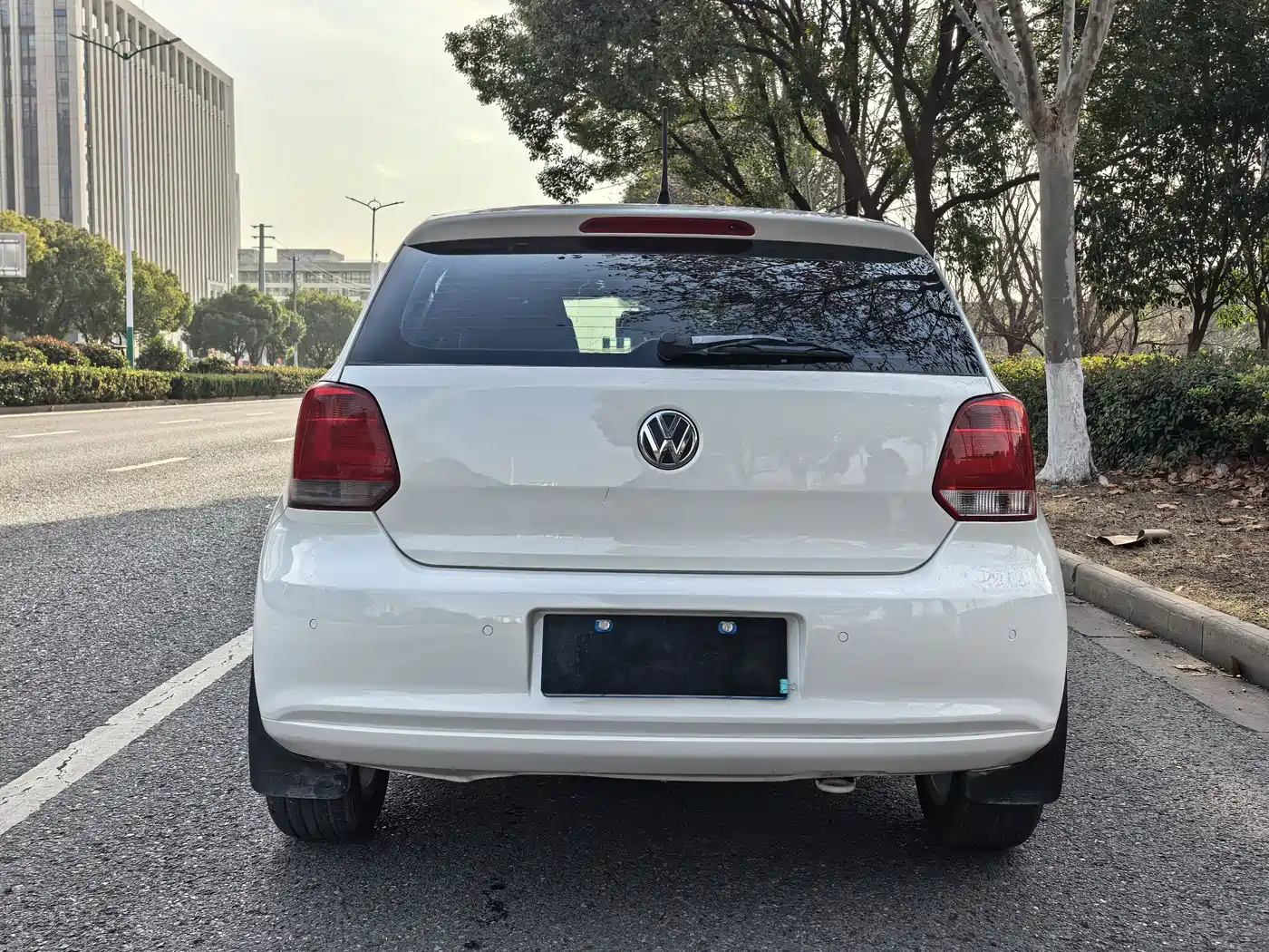 Volkswagen Polo 2011 1.6L Automatic Style Edition фото 5