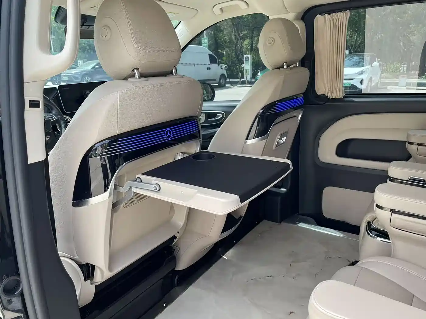 Mercedes-Benz Vito 2023 2.0T Business 7-Seater фото 8
