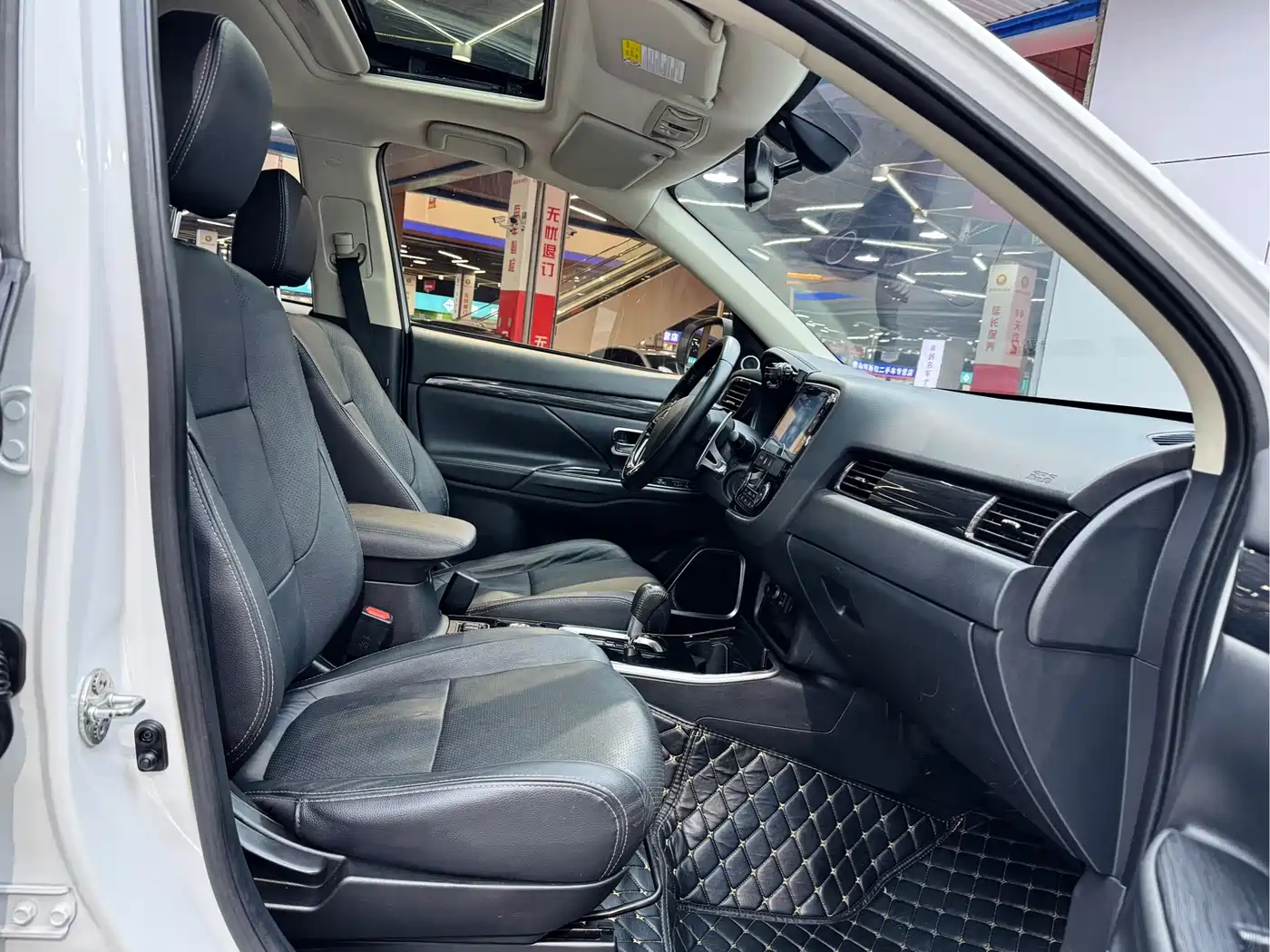 Mitsubishi Outlander 2018 2.4L 4WD Elite Edition 5-seater фото 17