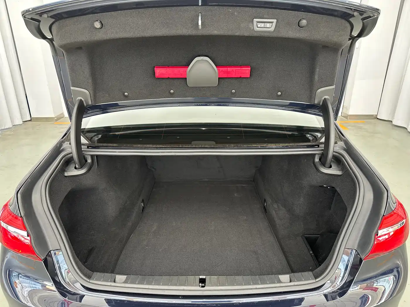 BMW 7 Series 2016 730Li Leading фото 47