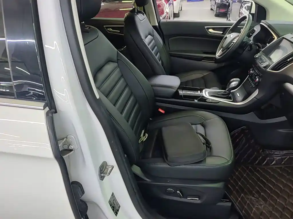 Фото 25 - Ford Edge