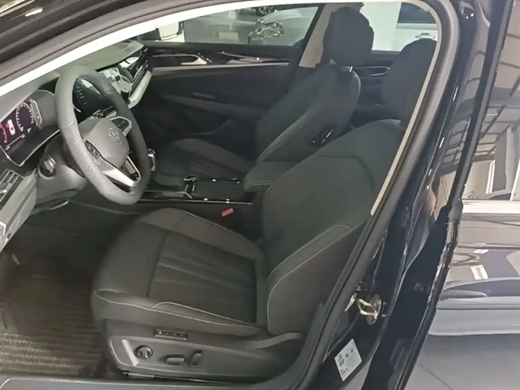 Volkswagen Passat 2026 Outstanding Edition 330TSI Elite Version фото 15