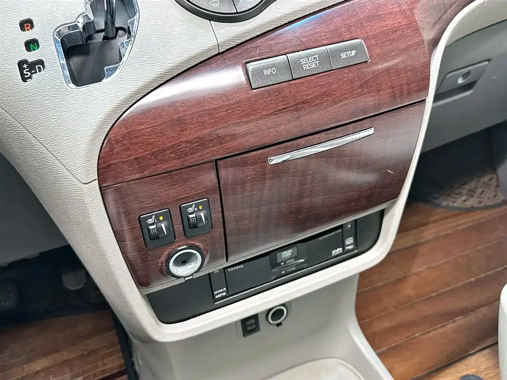 Toyota Sienna 2011 3.5L 2WD Automatic фото 17