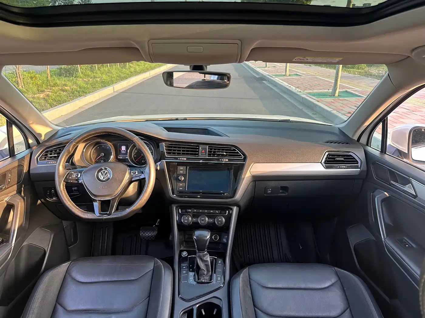 Volkswagen Tiguan L 2018 Facelift 330TSI Automatic 2WD Luxury Edition фото 14
