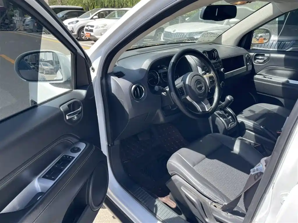Jeep Compass (Import) 2016 2014 Facelift 2.4L 4WD Comfort Edition