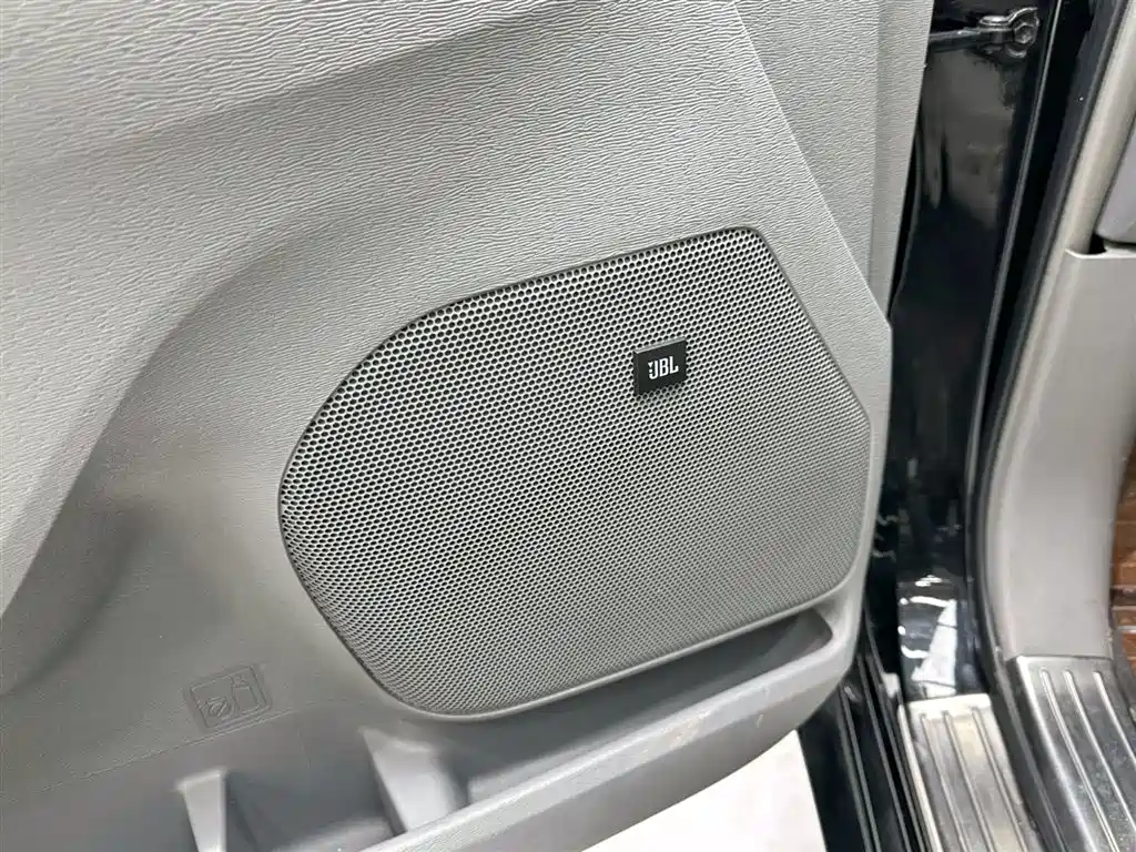 Toyota Sienna 2011 3.5L 2WD Automatic фото 16