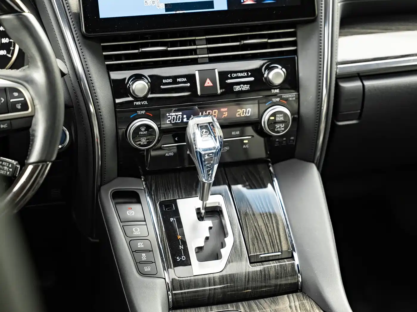 Lexus LM 2020 300h 4-Seat Imperial Edition фото 8